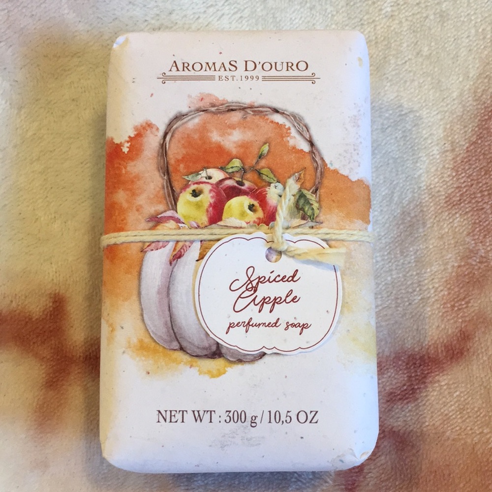Fall Harvest Spiced Apple scented Hand Soap NWT 10.5 oz Made in Portugal